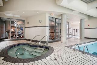 Luxe City Retreat Pool Jacuzzi & Sauna - 1