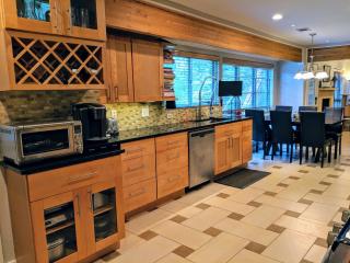 3BR Near Domain, Parking, Fast WiFi, Spacious - 6