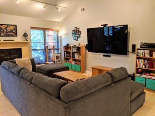 3BR Near Domain, Parking, Fast WiFi, Spacious - 1