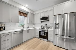 Modern Coastal Suite 900sqft Close to Beaches - 7