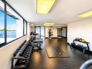 Movic's Modern Airbnb - 3