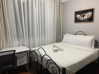 EM Homes Modern 1-Bedroom Apartment with Pool 15 Minutes from JKIA Airport - 1