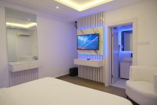 ONA Luxury - 1