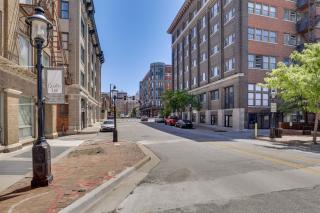 Walkable Pet-Friendly Monthly Stay in Quality Hill - 6