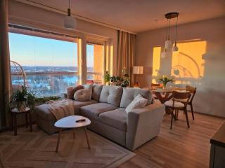 Bright 16th floor home view, sauna and peace - 0