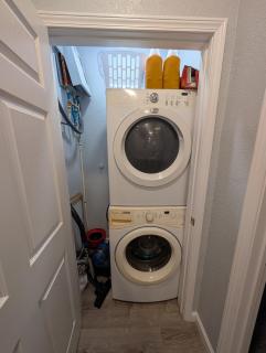 Spacious 3BR w Large Living Area & Fast WiFi - 8
