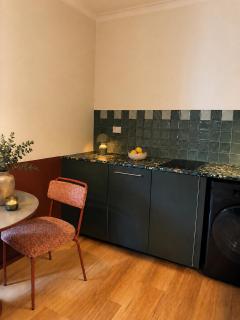 The Bron Apartment - newly renovated, designer stay - 5