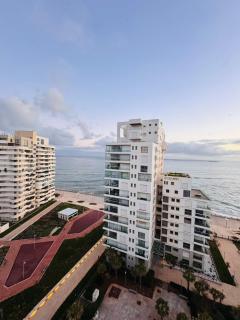 Stunning Marina high floor ocean view - 2