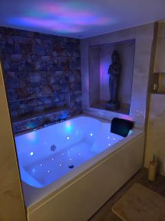 Exklusive Ferienwohnung nahe Phantasialand & Köln I XL-Bett & Wellness - Kerpen - 2