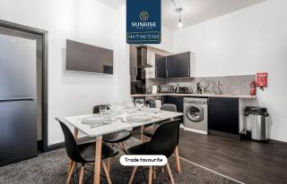 LAW 5 - is 2 Rooms, 4 Beds, Private Parking, Fully Equipped by SUNRISE SHORT LETS DUNDEE - 0