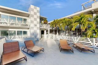 Sunshine, Beach & Smiles on Ocean Drive - 9