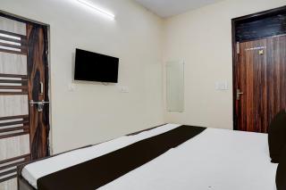 Hotel O by OYO AK CONTINENTAL - 1