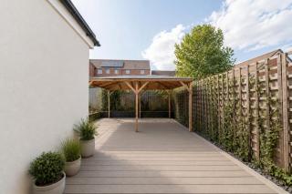 Modern Stay Near Gatwick - Work & Long Stays Welcome - 6