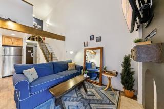 Remodeled Tahoe Chic Studio: AC Hot Tub LLV322 - 8