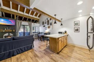 Remodeled Tahoe Chic Studio: AC Hot Tub LLV322 - 7