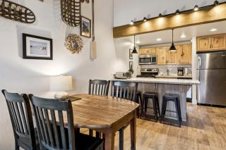 Remodeled Tahoe Chic Studio: AC Hot Tub LLV322 - 3