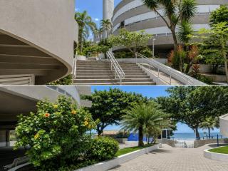 8 Apartamentos em Condomínio Fechado c/portaria presencial 24 hs à Beira mar na Praia do Tombo no Guarujá - 0