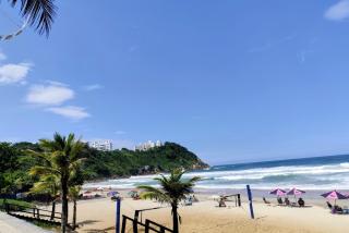 8 Apartamentos em Condomínio Fechado c/portaria presencial 24 hs à Beira mar na Praia do Tombo no Guarujá - 2