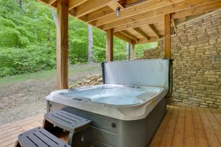 Luxury Hocking Hills Retreat w/ Indoor Sport Court - 9