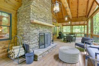 Luxury Hocking Hills Retreat w/ Indoor Sport Court - 8