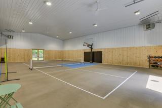 Luxury Hocking Hills Retreat w/ Indoor Sport Court - 7