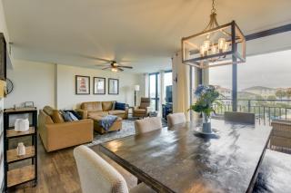 Airy Destin Condo w/ Pool - Walk to Private Beach! - 2