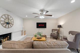 Lovely 4BR Home with Spacious Yard and Comfort Stay - 5