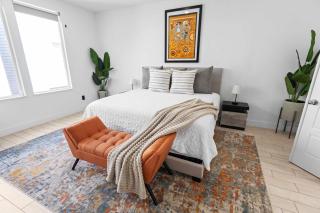 Modern 4-Story Townhome Med Center Sleeps 8 - 7