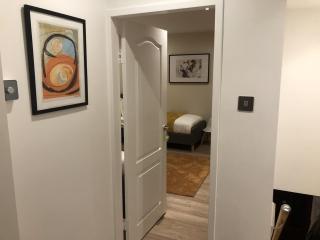 Quiet 2 Bed in Central Wimbledon Sleeps 6 - 1