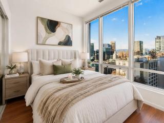 Stylish 2BR and 2BA Condo Heart of Yaletown Steps to Seawall - 4