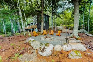 Lazy Lumberjack Lakeside Cottage - 9