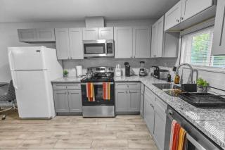 Spacious 4BR I Private backyard Sleeps 8 I Near NRG Med Center & DT - 7