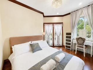 Cozy Queen Room in Quiet Richmond McNair Area - 0