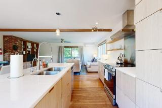 Evelyn's River Front Retreat - Cushing - 1