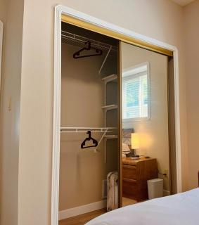 Modern Cozy Suite with AC near Metrotown Burnaby FIFA - 2