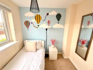 Luxury Townhouse Near Edinburgh Airport - Ultra Speed Broadband WiFi - 1