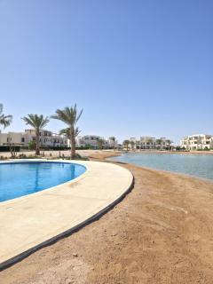 Stylish 2BR Lagoon Escape El Gouna - 9