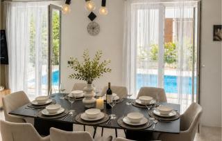 Gorgeous Home In Splitska - 6
