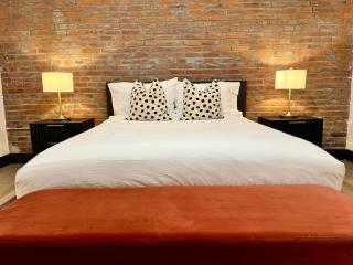 Brick & Bed Riverfront Lofts, T 301 - 2