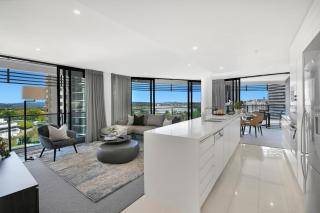 Coastal Vibe at Oracle 21002 - 3