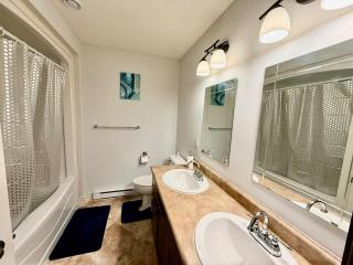 Spacious 3BR Dieppe Retreat near Downtown - 8