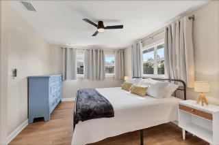 Peaceful Oasis with Pool near Downtown and Beaches - 4