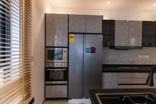 Luxurious, smart 4BD with pool and 24HR concierge - 8