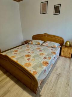 Rose Park H - 3
