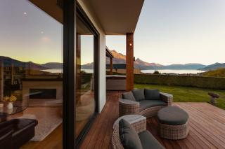 Kelvin Heights Luxury - Lake Views, Spa & Sauna - 0