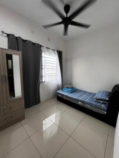 D Alamanda Homestay - 2
