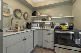 Modern Queen Suite Near SIU Carbondale - 9