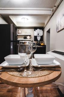 Modern Queen Suite Near SIU Carbondale - 4