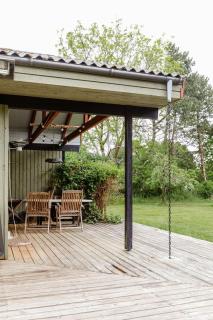 Traditional Home With Garden Near Water - 6