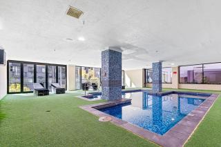 50 Bright Breezy East Perth Pool Gym & Parking - 8